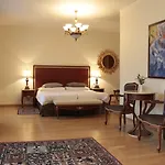 Boutique Romanza Lejlighedshotel 4*