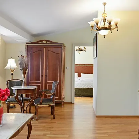 Boutique Romanza Aparthotel 4*